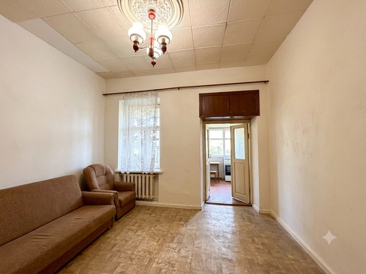 Продам трехкомнатную (3-комн.) квартиру, Крылова ул, 13к7, Симферополь г
