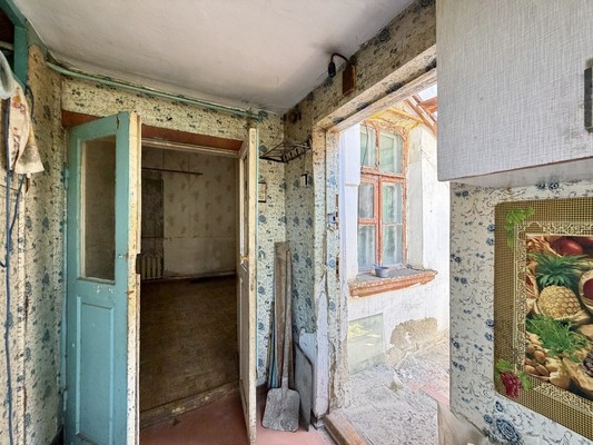 Продам трехкомнатную (3-комн.) квартиру, Крылова ул, 13к7, Симферополь г