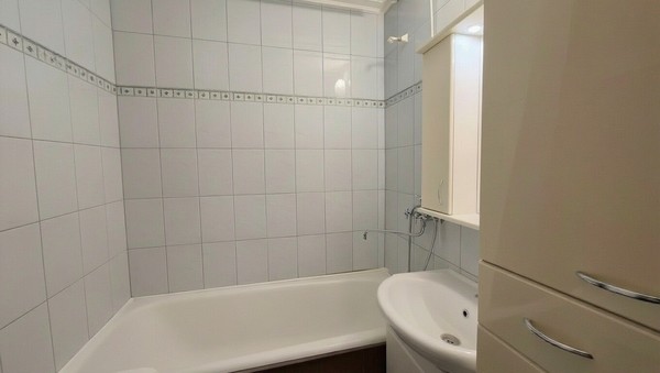 Продам трехкомнатную (3-комн.) квартиру, Донелайтиса проезд, 25к1, Москва г