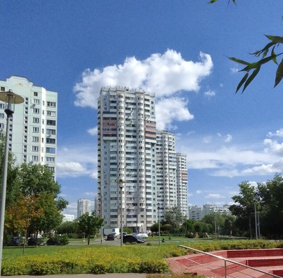 Продам трехкомнатную (3-комн.) квартиру, Брусилова ул, 27к3, Москва г