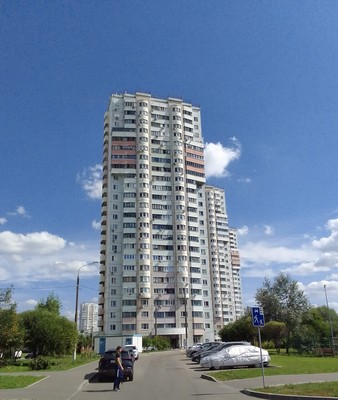 Продам трехкомнатную (3-комн.) квартиру, Брусилова ул, 27к3, Москва г