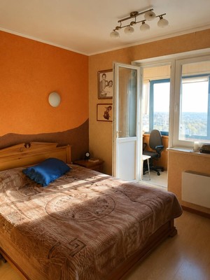 Продам трехкомнатную (3-комн.) квартиру, Брусилова ул, 27к3, Москва г