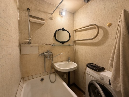 Продам двухкомнатную (2-комн.) квартиру, Инициативная ул, 6к1, Москва г