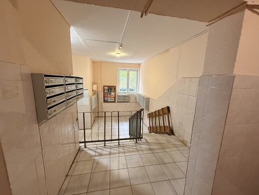 Продам двухкомнатную (2-комн.) квартиру, Инициативная ул, 6к1, Москва г