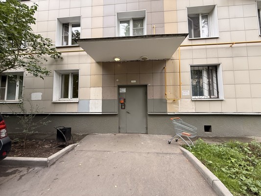 Продам двухкомнатную (2-комн.) квартиру, Инициативная ул, 6к1, Москва г