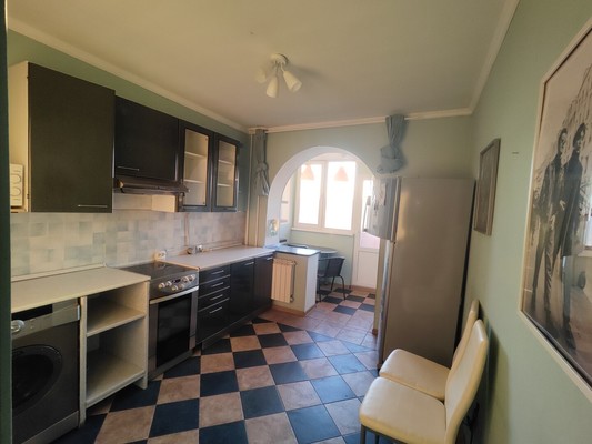 Продам трехкомнатную (3-комн.) квартиру, Загородное ш, 9к3, Москва г