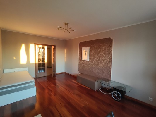 Продам трехкомнатную (3-комн.) квартиру, Загородное ш, 9к3, Москва г