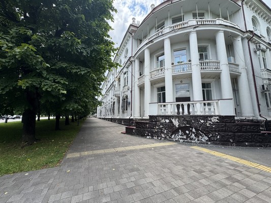 Продам трехкомнатную (3-комн.) квартиру, Ленина пр-кт, 25, Нальчик г