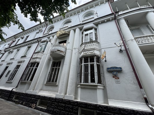 Продам трехкомнатную (3-комн.) квартиру, Ленина пр-кт, 25, Нальчик г