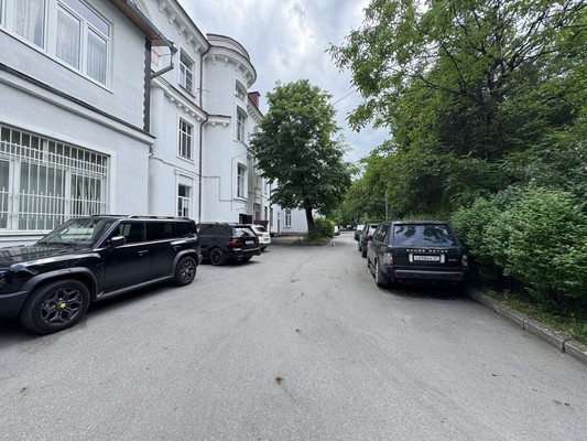 Продам трехкомнатную (3-комн.) квартиру, Ленина пр-кт, 25, Нальчик г