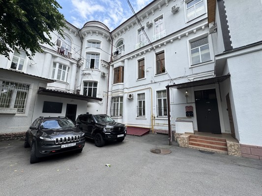Продам трехкомнатную (3-комн.) квартиру, Ленина пр-кт, 25, Нальчик г