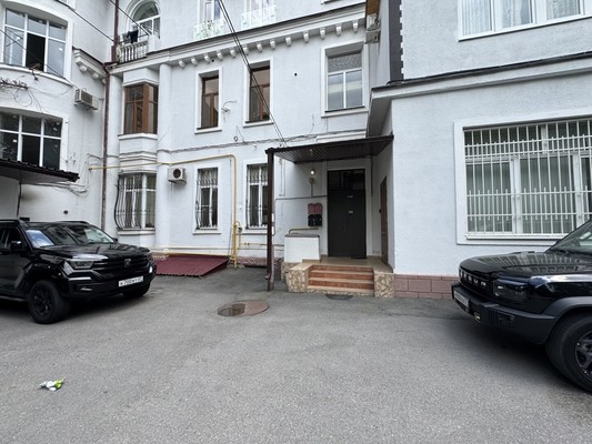 Продам трехкомнатную (3-комн.) квартиру, Ленина пр-кт, 25, Нальчик г