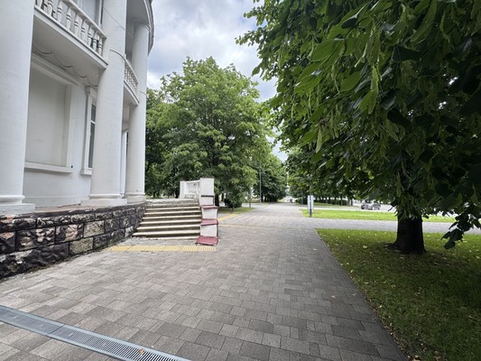 Продам трехкомнатную (3-комн.) квартиру, Ленина пр-кт, 25, Нальчик г