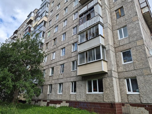 Продам двухкомнатную (2-комн.) квартиру, Ленина ул, 21, Костомукша г