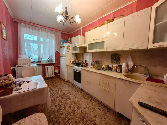 Продам трехкомнатную (3-комн.) квартиру, К.Маркса ул, 40, Волгодонск г