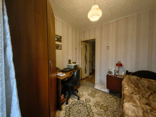 Продам трехкомнатную (3-комн.) квартиру, К.Маркса ул, 40, Волгодонск г