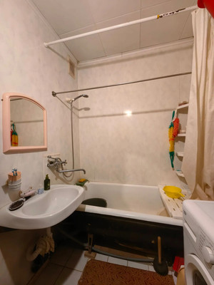 Продам трехкомнатную (3-комн.) квартиру, К.Маркса ул, 40, Волгодонск г