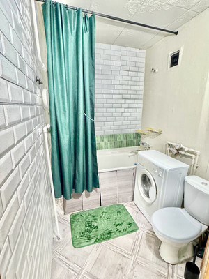 Продам двухкомнатную (2-комн.) квартиру, Героев Тумана ул, 8, Полярный г