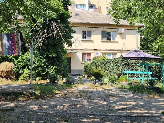 Продам трехкомнатную (3-комн.) квартиру, Обская ул, 12, Симферополь г