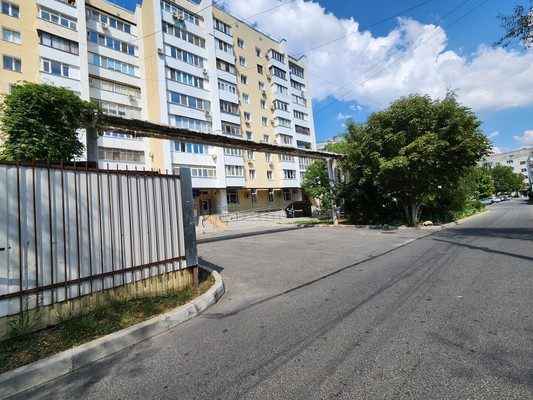 Продам трехкомнатную (3-комн.) квартиру, Обская ул, 12, Симферополь г