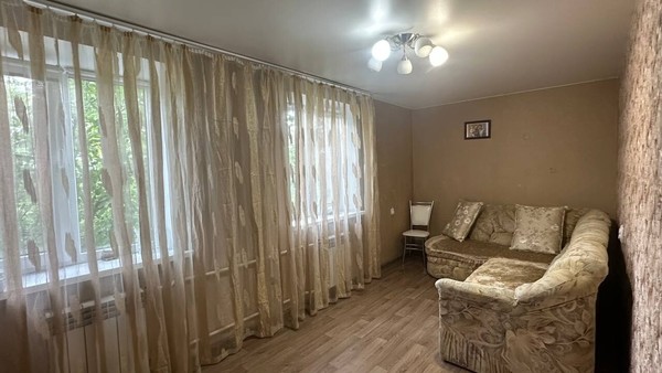 Продам трехкомнатную (3-комн.) квартиру, Промышленная ул, 44а, Симферополь г