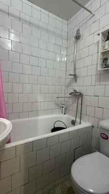 Продам трехкомнатную (3-комн.) квартиру, Промышленная ул, 44а, Симферополь г