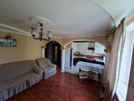 Продам трехкомнатную (3-комн.) квартиру, Свердлова ул, 71, Армавир г