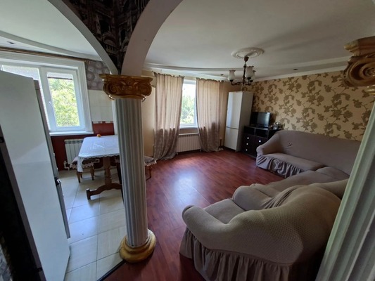 Продам трехкомнатную (3-комн.) квартиру, Свердлова ул, 71, Армавир г