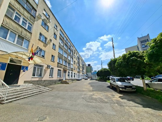 Продам трехкомнатную (3-комн.) квартиру, Свердлова ул, 71, Армавир г