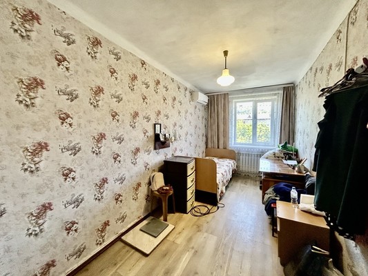 Продам трехкомнатную (3-комн.) квартиру, Беспалова ул, 106, Симферополь г