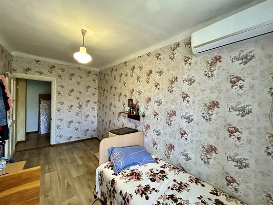 Продам трехкомнатную (3-комн.) квартиру, Беспалова ул, 106, Симферополь г