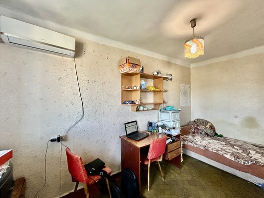 Продам трехкомнатную (3-комн.) квартиру, Беспалова ул, 106, Симферополь г