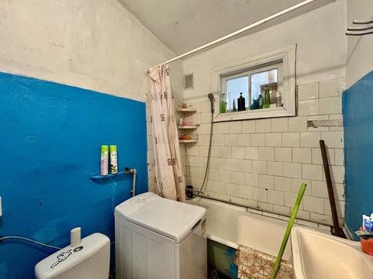 Продам трехкомнатную (3-комн.) квартиру, Беспалова ул, 106, Симферополь г