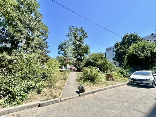 Продам трехкомнатную (3-комн.) квартиру, Беспалова ул, 106, Симферополь г