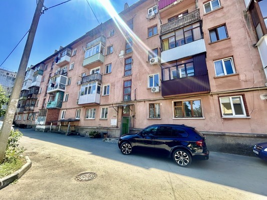 Продам трехкомнатную (3-комн.) квартиру, Беспалова ул, 106, Симферополь г
