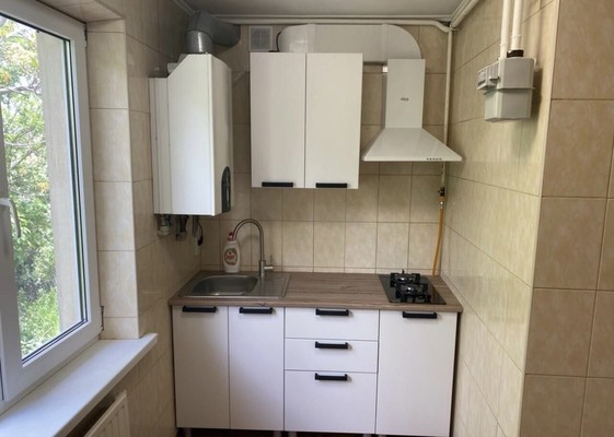 Продам трехкомнатную (3-комн.) квартиру, Мраморная ул, 87а, Симферополь г