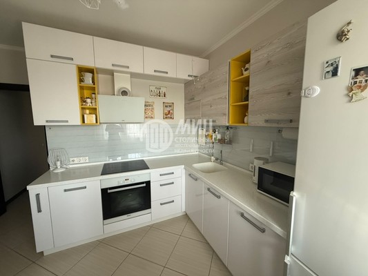 Продам однокомнатную (1-комн.) квартиру, Симферопольский б-р, 24к3, Москва г