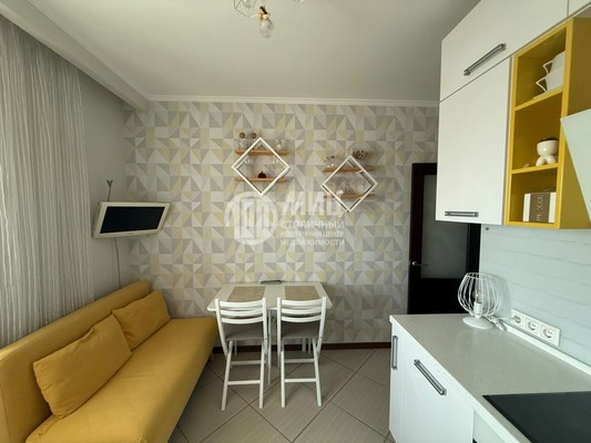 Продам однокомнатную (1-комн.) квартиру, Симферопольский б-р, 24к3, Москва г