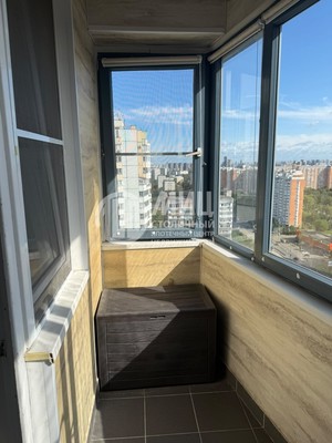 Продам однокомнатную (1-комн.) квартиру, Симферопольский б-р, 24к3, Москва г