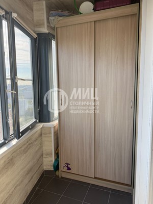 Продам однокомнатную (1-комн.) квартиру, Симферопольский б-р, 24к3, Москва г
