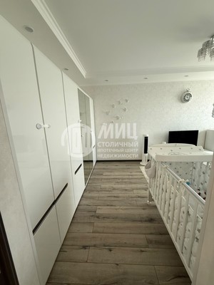 Продам однокомнатную (1-комн.) квартиру, Симферопольский б-р, 24к3, Москва г