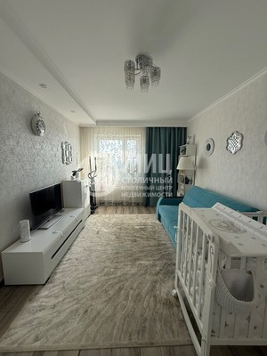 Продам однокомнатную (1-комн.) квартиру, Симферопольский б-р, 24к3, Москва г