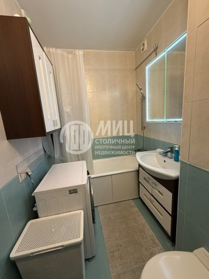 Продам однокомнатную (1-комн.) квартиру, Симферопольский б-р, 24к3, Москва г