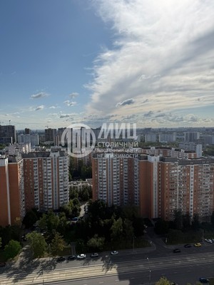 Продам однокомнатную (1-комн.) квартиру, Симферопольский б-р, 24к3, Москва г