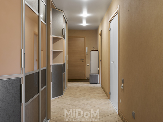 Продам трехкомнатную (3-комн.) квартиру, Металлистов пр-кт, 15, Санкт-Петербург г
