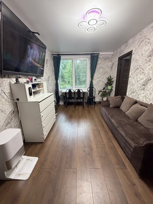 Продам трехкомнатную (3-комн.) квартиру, Павловская ул, 78, Колпино г