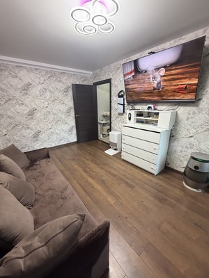 Продам трехкомнатную (3-комн.) квартиру, Павловская ул, 78, Колпино г