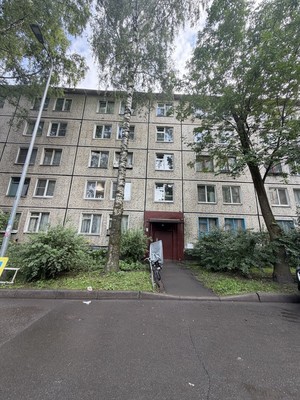 Продам трехкомнатную (3-комн.) квартиру, Павловская ул, 78, Колпино г