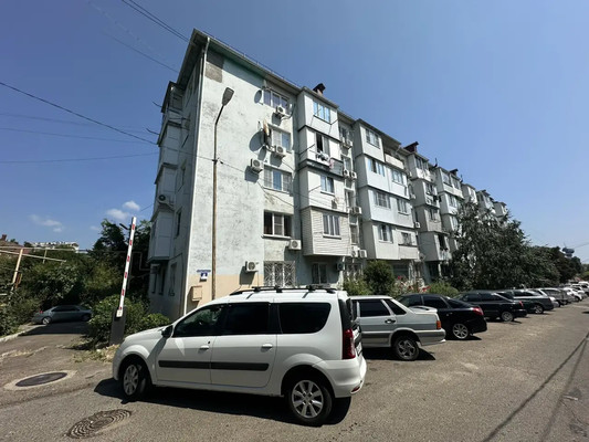Продам двухкомнатную (2-комн.) квартиру, К. Либкнехта ул, 6, Туапсе г