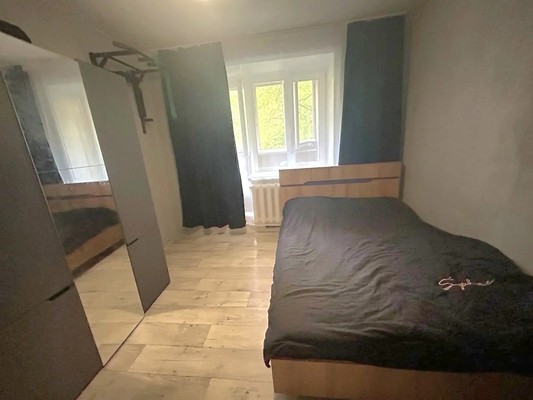 Продам трехкомнатную (3-комн.) квартиру, Гаврилова ул, 4, Казань г